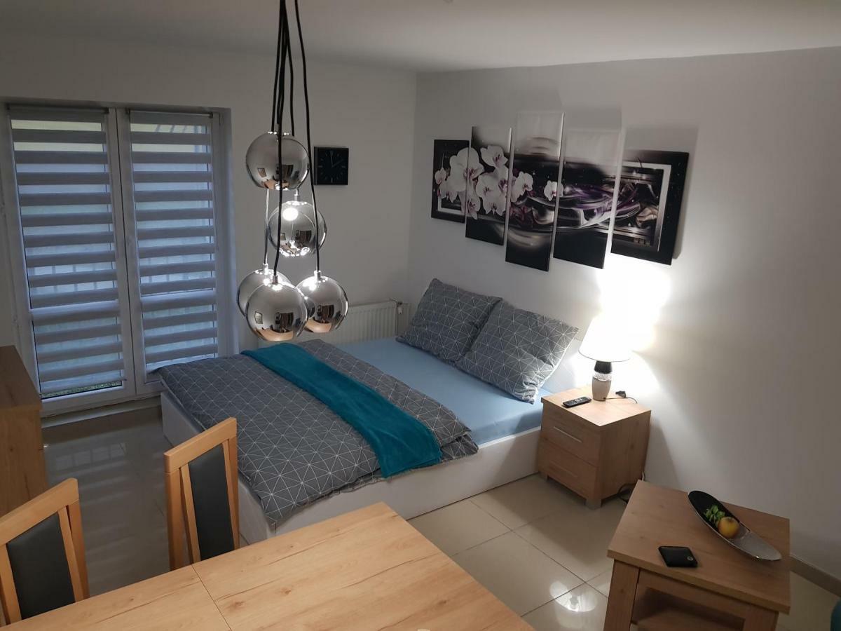 Apartamenty Rest Studio Self Check-In 24H ビトム エクステリア 写真